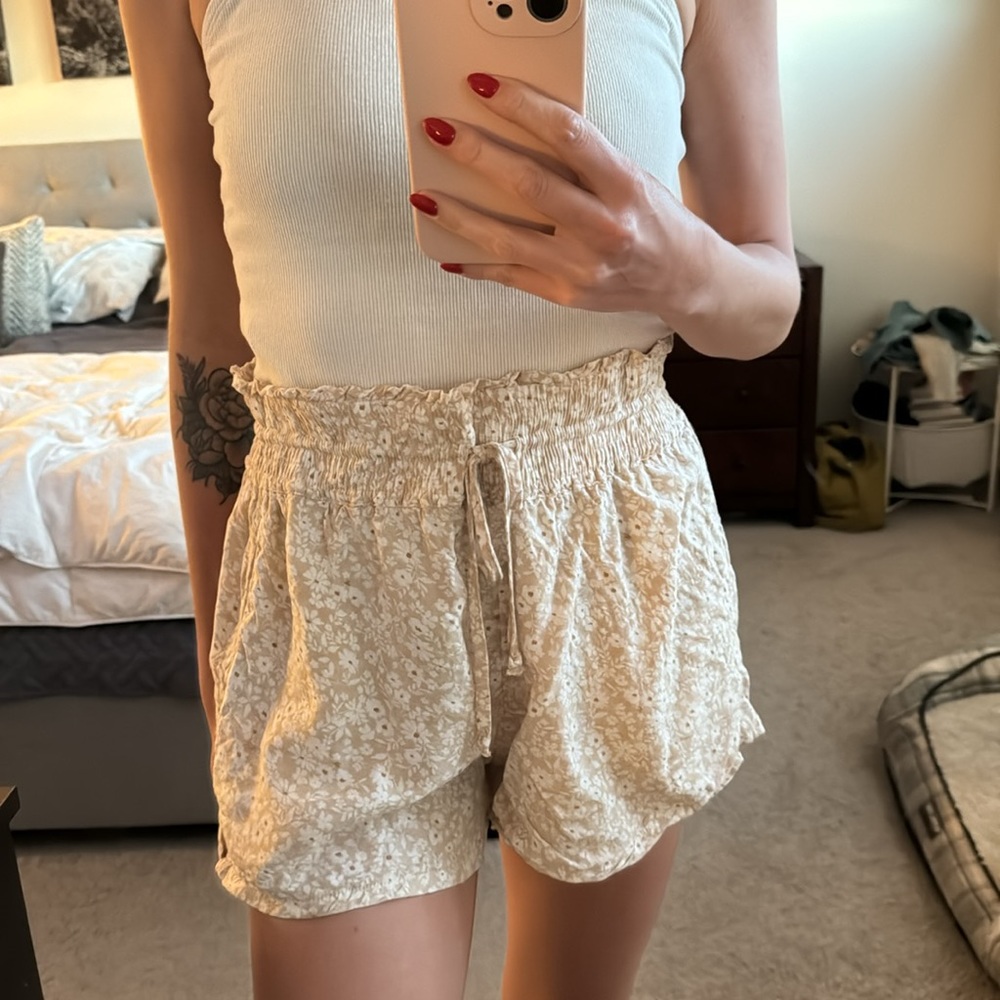 Daisy Abercrombie pull on shorts - Picture 2 of 5